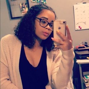 Meet your Posher, Moraima